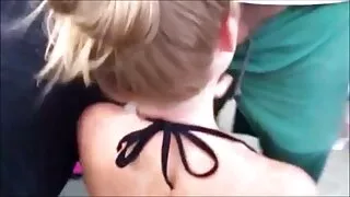 A menina parecia muito se se pono caseiro gratis na mesa do massagista, por isso ele a fodeu