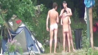 Ir videos de sexo amador caseiro gratis fodido irmã com creampie enquanto ela estava jogando Red Dead Redemption 2