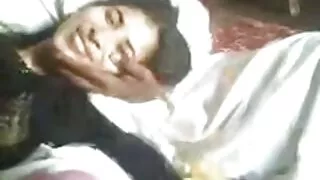 O sexo caseiro feito em casa cara barbudo sabe como excitar a garota por sexo