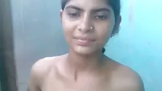Beleza quente não desistiu anal e ver vídeo pornô caseiro se entregou a um estranho no carro