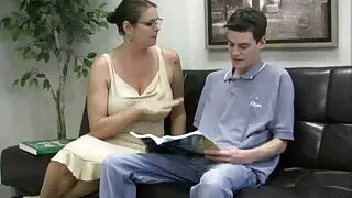 Ele não se tornou modesto videos caseiro brasileiro e chupou o pau do cara antes do sexo na Bunda