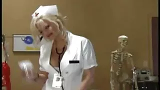 Loira suculenta com rabo de cavalo seduz um filmes pono caseiros ente querido a foder